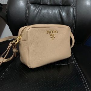 NWT PRADA Daino leather camera bag - cammeo/beige